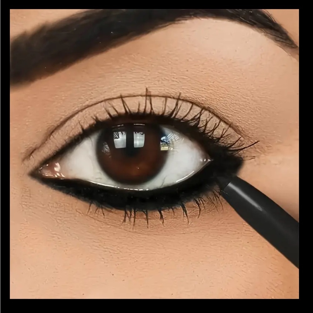 PINK 21 🪢 Black Eyeliner Pencil - Picture 4 of 4